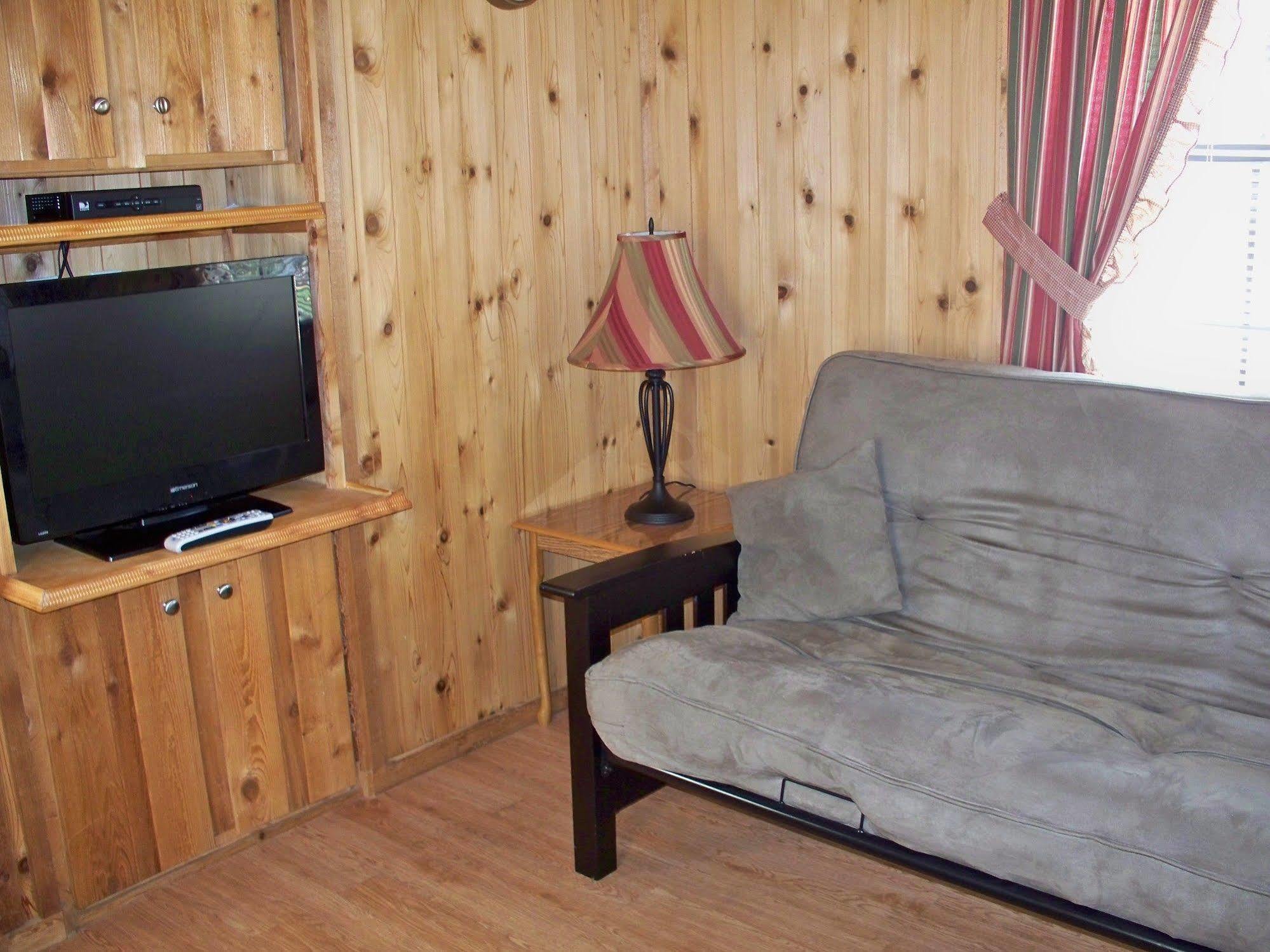 Chesapeake Bay Rv Resort Thousand Trails - Campground Gloucester Exterior photo
